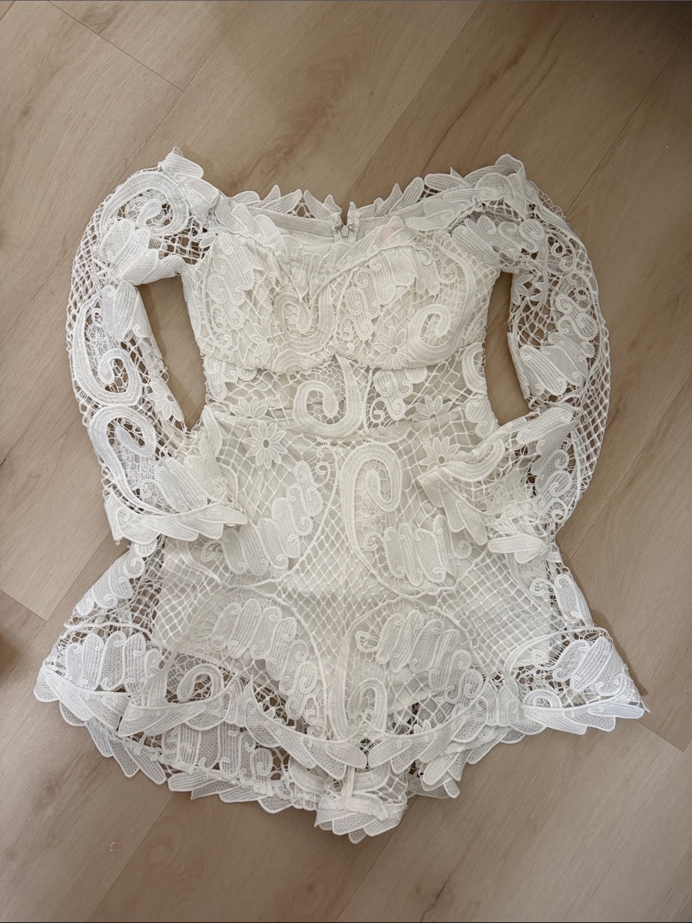 Luxxel White Lace Long-Sleeve Romper